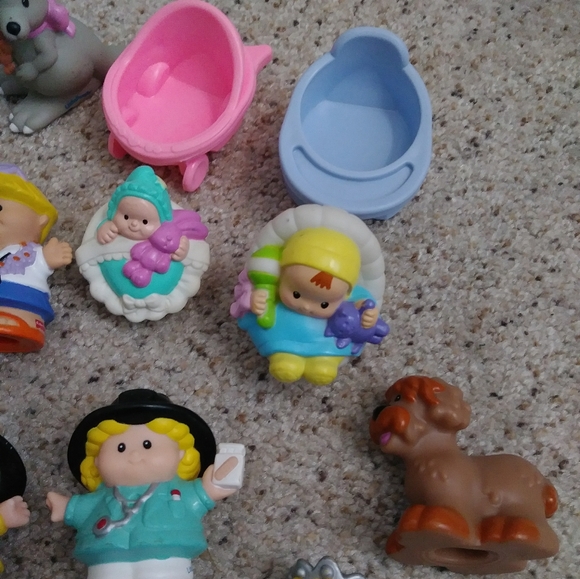 Fisher price little people toys - Picture 3 of 5